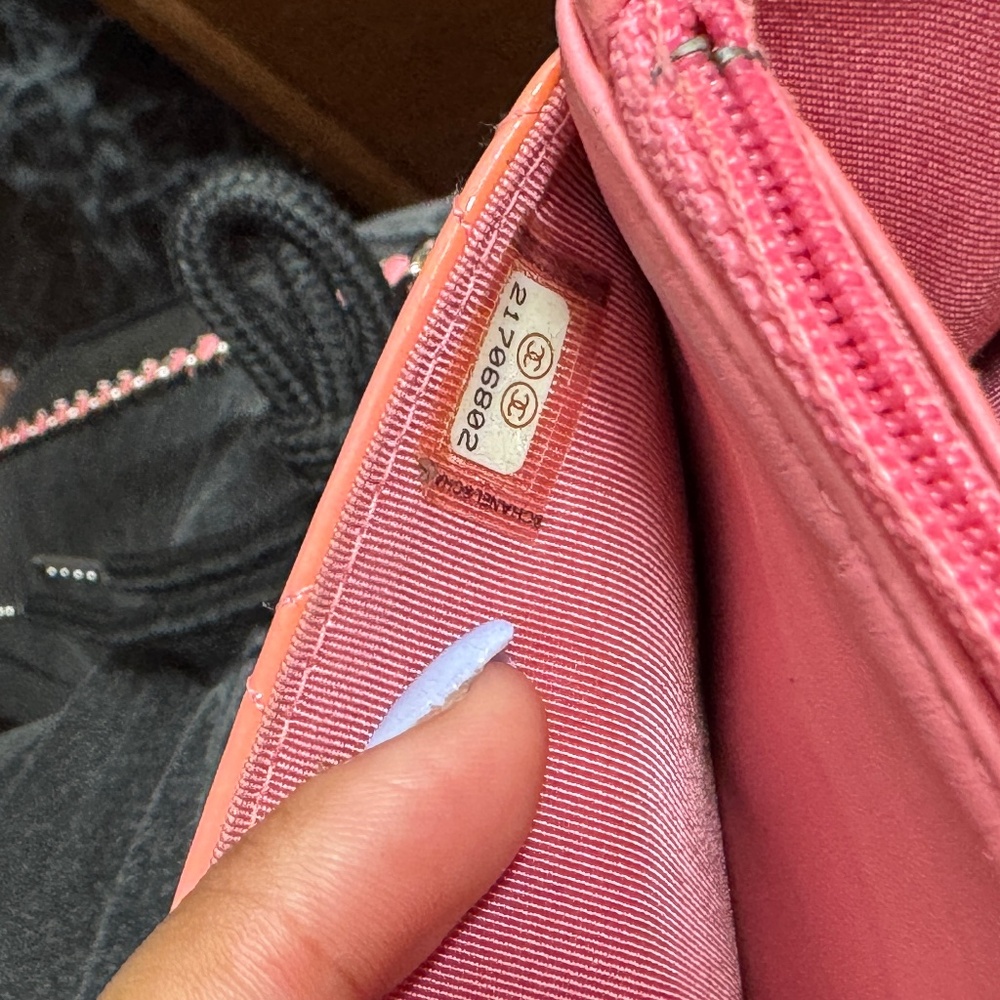Chanel wallet on chain